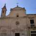 Ci muoviamo in direzione est. Sulla destra notiamo subito la chiesa di Santo Stefano, finita di costruire nel 1586. Incastonata tra i palazzi, presenta un evidente rosone in stile rinascimentale e un campanile dalla cuspide ottagonale, rivestita da maioliche colorate